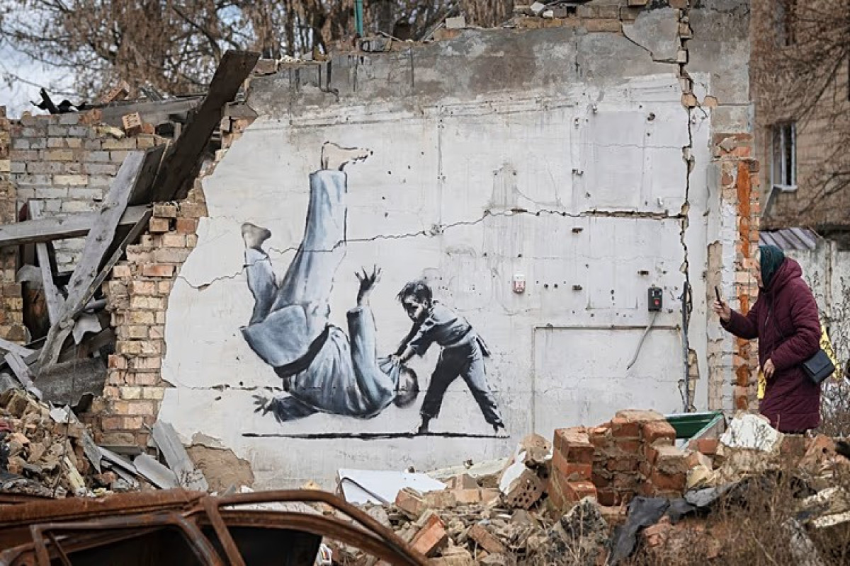 Benksinin sirri faş oldu - Məşhur küçə rəssamı əslində kimdir?  