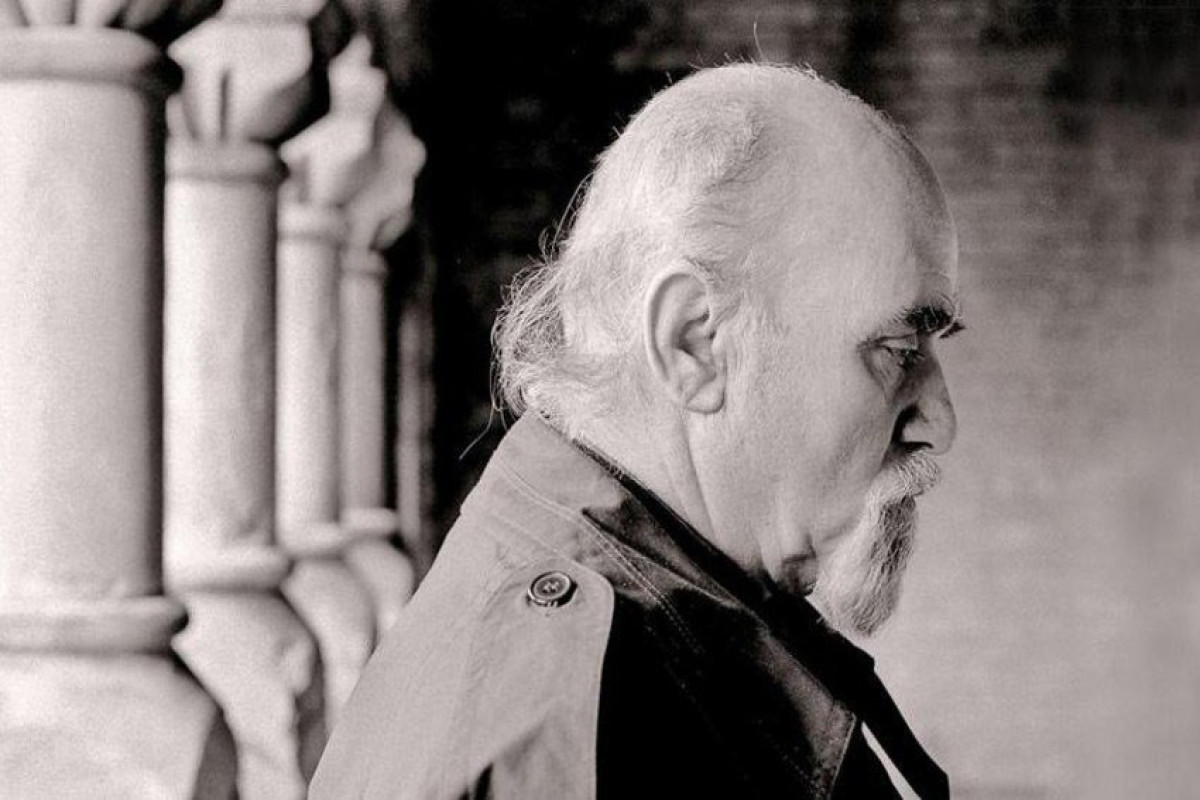 Qaranlıq gecədən soruş... - Günün şeiri  