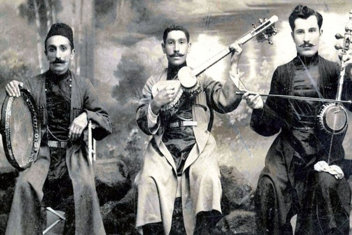 Sevgilisinə görə 20 otaqlı ev tikən, özündən 35 yaş cavan qızla evlənən xanəndə 