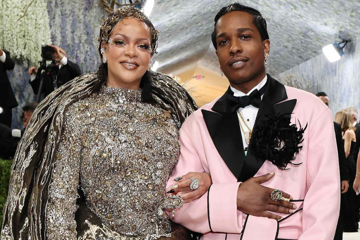 Rihannanın 1380 saatdan çox vaxt sərf edilən "Met Qala" libası  