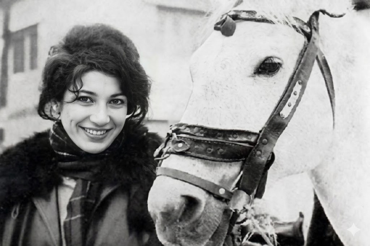 O küçənin oğlanları aşiq idilər mənə... - Füruğ Fərruxzad 
