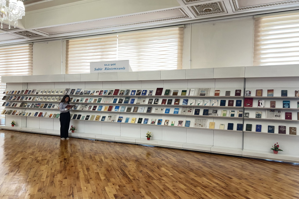 “Xalq şairi Sabir Rüstəmxanlı”  adlı kitab sərgisi istifadəçilərə təqdim olundu