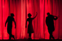 Teatrlarda yeni dövr:  Uzunmüddətli tamaşalara maraq niyə azalıb?