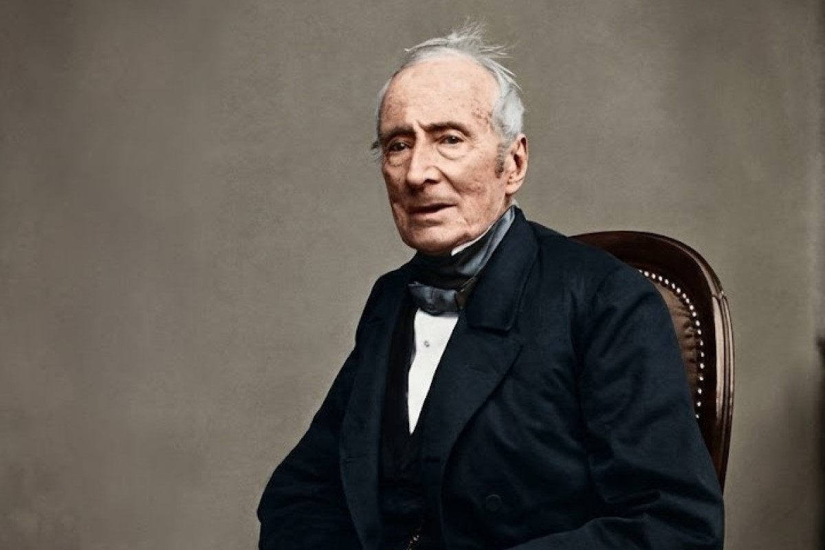 "Ortaq iztirablar birgə sevinclərdən qat-qat möhkəm körpüdür..." - Alfons de Lamartindən sitatlar  