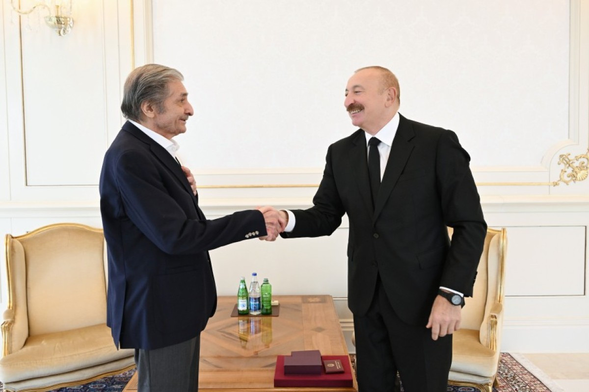 Prezident İlham Əliyev  Fərhad Xəlilova “İstiqlal” ordenini təqdim etdi 
