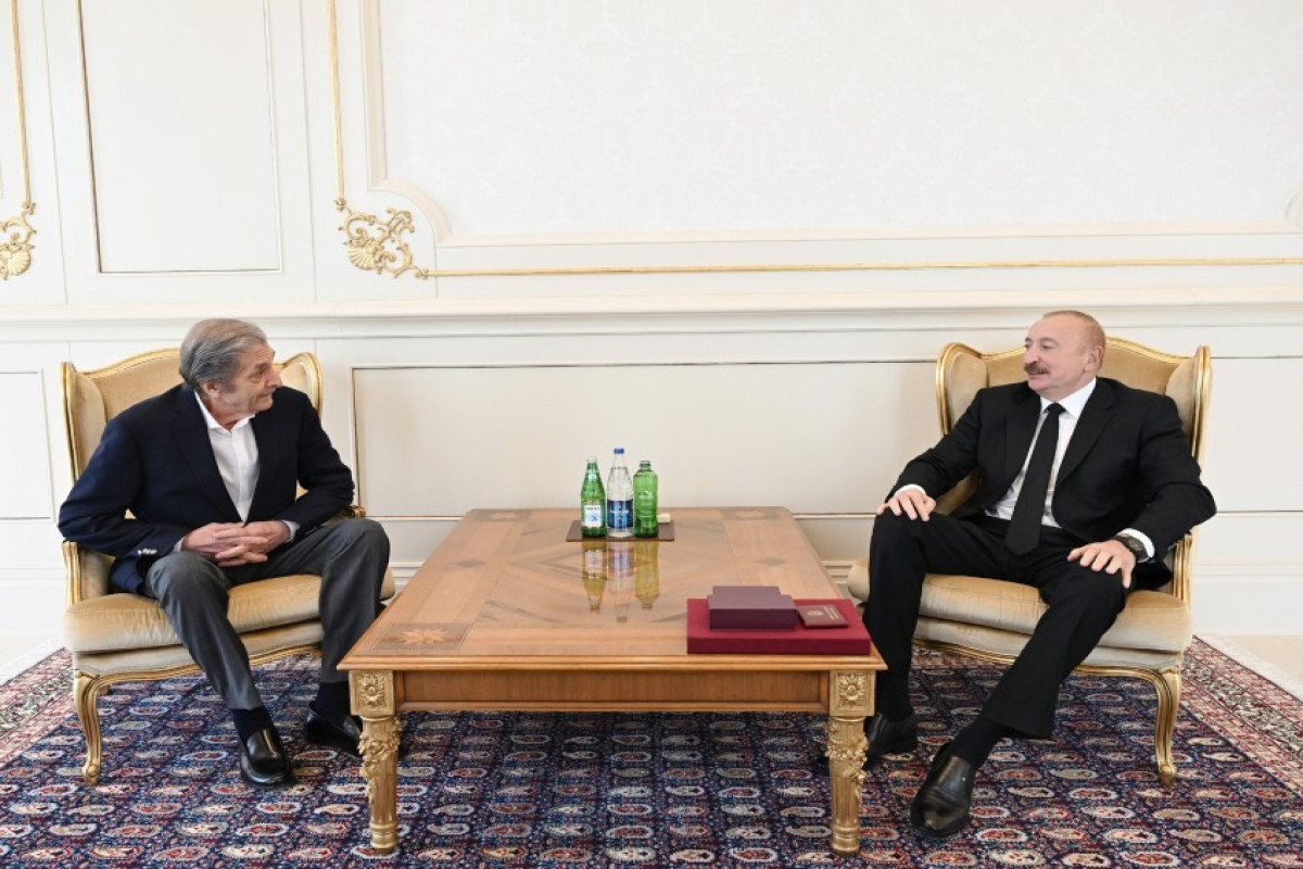 Prezident İlham Əliyev  Fərhad Xəlilova “İstiqlal” ordenini təqdim etdi 