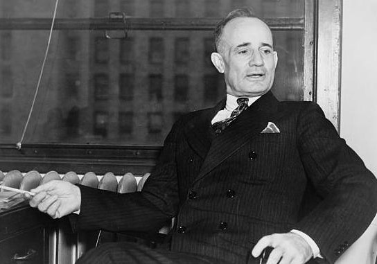 "Rəylər yer üzündəki ən ucuz məhsullardır..." - Amerikalı yazıçıdan sitatlar