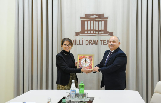 Gürcüstanlı nazir  Akademik Milli Dram Teatrının qonağı oldu