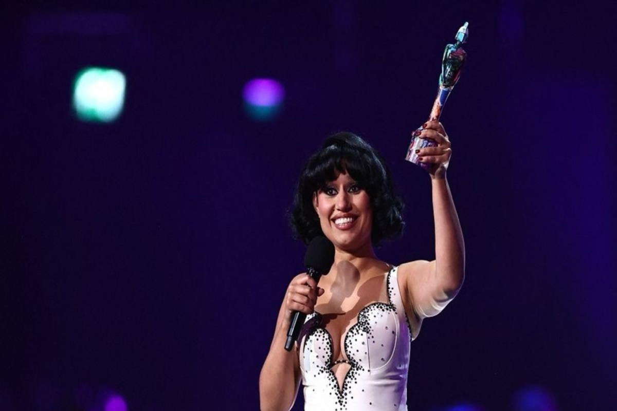 Raye “Mercury Prize”  qazandıqdan sonra albomunun satışını 275 faiz artırdı 