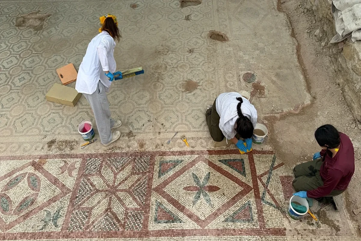 Roma dövründən qalan nəhəng mozaika tapıldı 