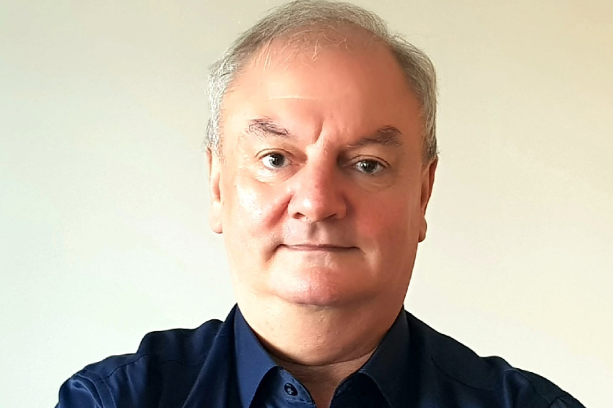 Tanınmış yazıçı xərçəngdən əziyyət çəkir 