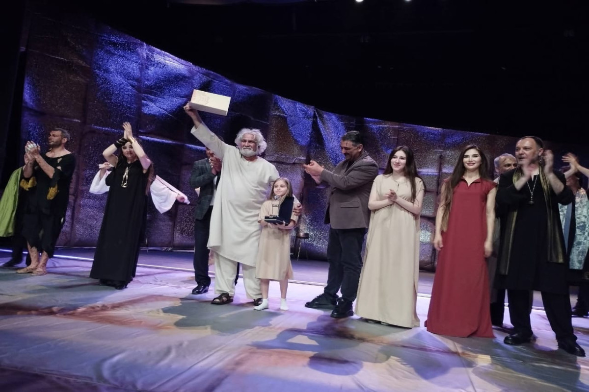 Yalan təriflər, uydurma rəqəmlər, mədəniyyətə ayrılan "yetim payı" - Azərbaycan teatrı kimlərə əmanətdir? 