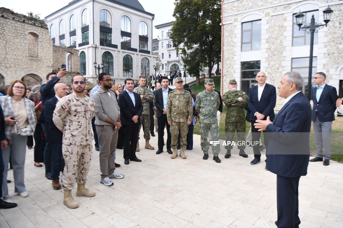 Xarici diplomatlar Şuşada “Sadıqcanın evi”ni ziyarət ediblər