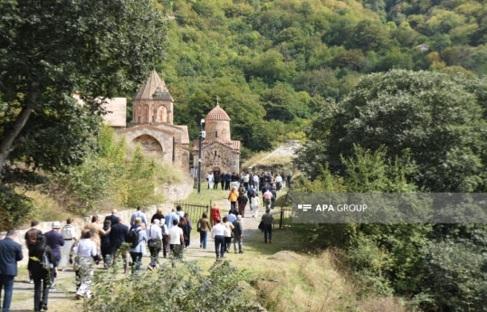 Xarici diplomatlar Xudavəng...