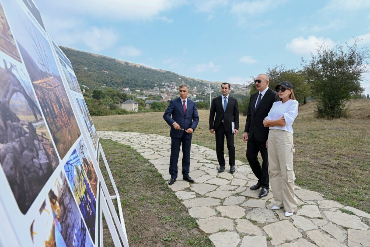 Prezident Pir Ömər Sultan ziyarətgahında aparılan konservasiya işləri ilə tanış oldu 