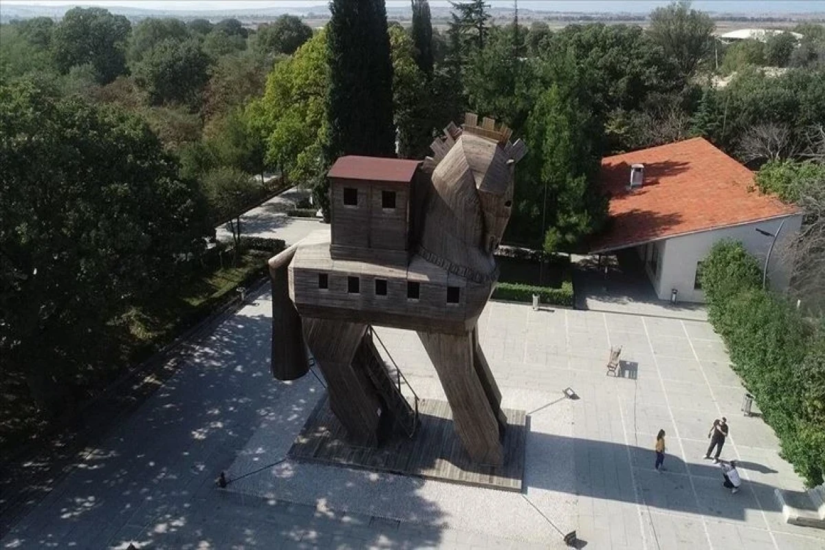 Troya şəhərindəki qədim aqoranın qalıqları aşkarlandı 