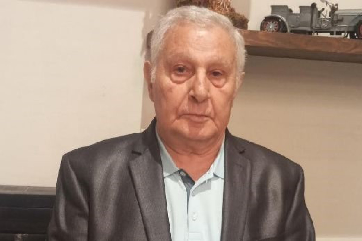 Həcər Adeli oxuyarkən... - Tariyel Azərtürk 
