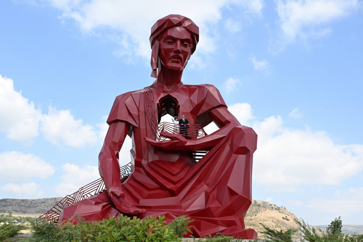Dərisini soydular, amma susdura bilmədilər – İmadəddin Nəsiminin edamının arxasındakı gizli səbəblər 