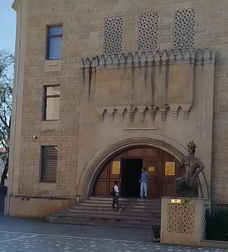 "Görkəmli şəxsiyyətlərin bölgələrdəki heykəlləri cizgi filmi personajlarına bənzədilir" - Mətanət Vahid
